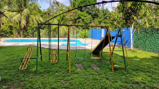 Parquinho e piscina